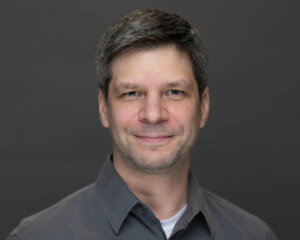 Dr. Yanik Charneux